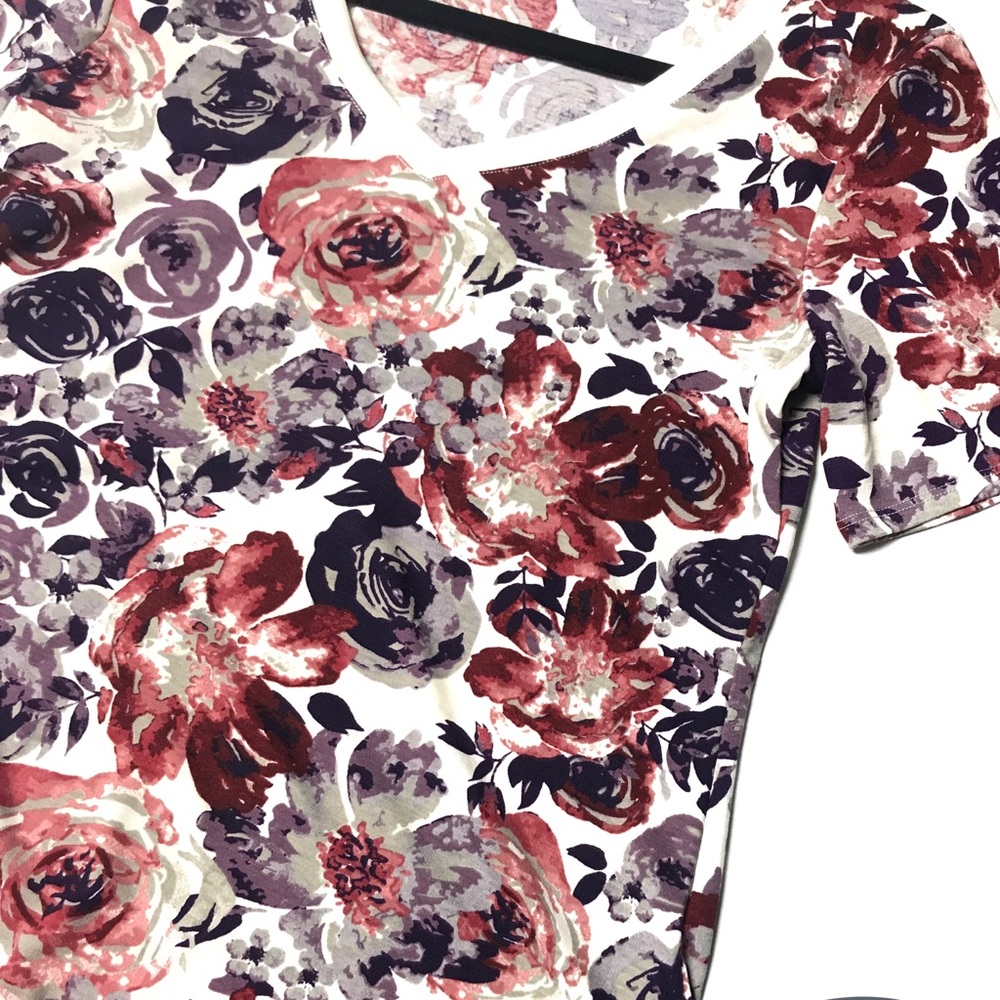 LuLaRoe Iris watercolor floral print NWT vneck